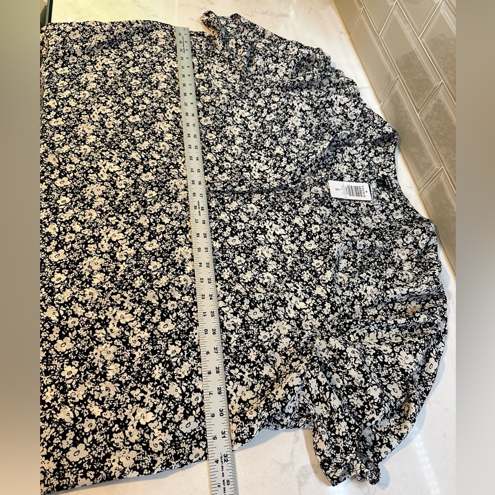 Torrid‎ NWT Harper Georgette Ruched ShortSleeve Blouse Rorschach Floral Size 5X - Picture 12 of 14